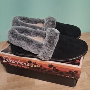 Skechers Women's Black and Gray Faux Fur Slippers